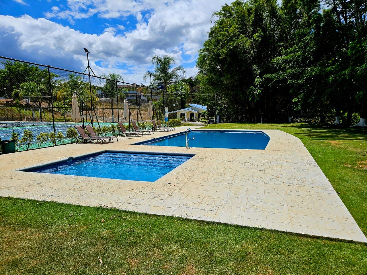 Ambiente de piscina de lujo - Vista 3